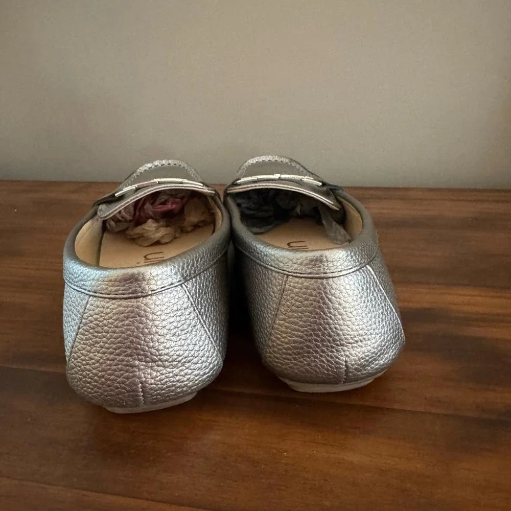 Calvin Klein Silver Bit Loafers Metallic Pebbled Leather Flats‎ 8.5 Quiet Luxury